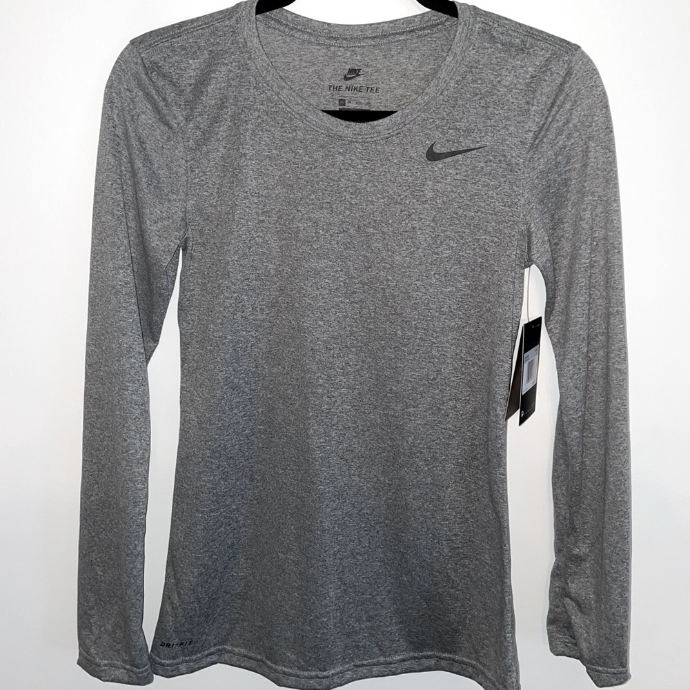 🆕 The Nike Tee long sleeve